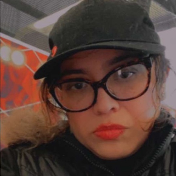 Meet your Posher, Raquel - Picture 2 of 5